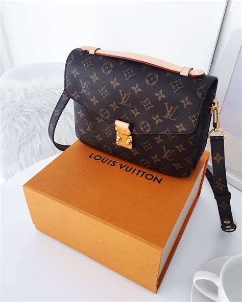 mini pochette louis vuitton evasion|louis vuitton mini pochette price.